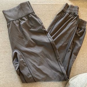 Lululemon jogger 28” size 6